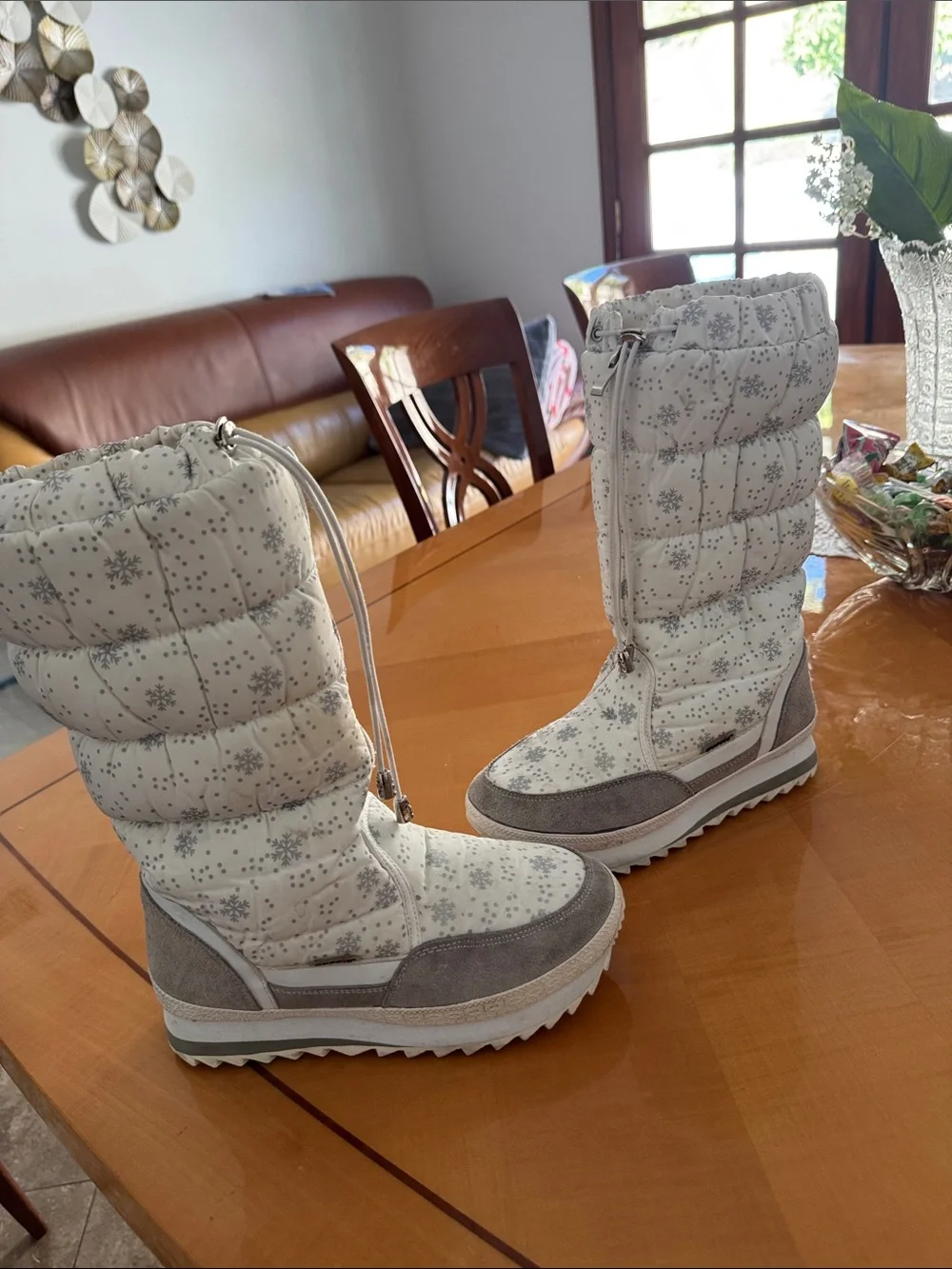 Buffie Women's White Snowflake Winter Boots size 38